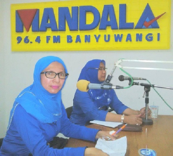 Two politicians campaigning on the radio for the Indonesian People’s Consultative Assembly